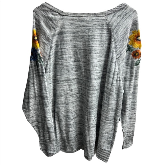 Gray torrid sweater size 3 - Picture 2 of 5